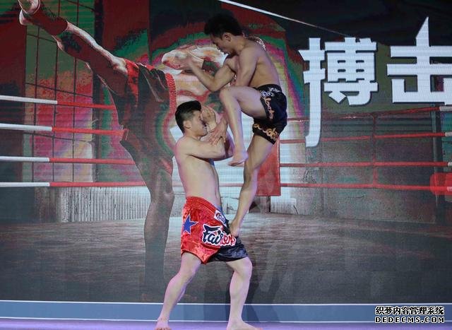 中泰搏击巅峰对决魔术打法硬撼泰拳死亡扫踢
